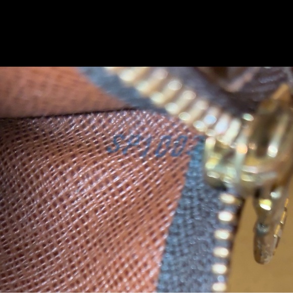 Louis Vuitton Monogram Key Holder/Card Holder - Picture 8 of 10